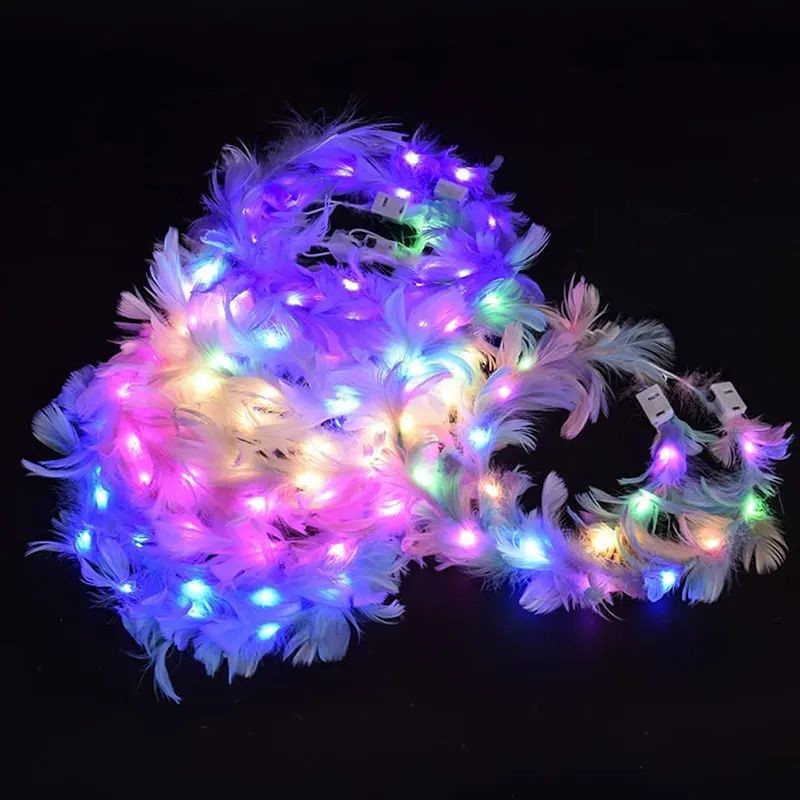 Corona de plumas con luces led de colores