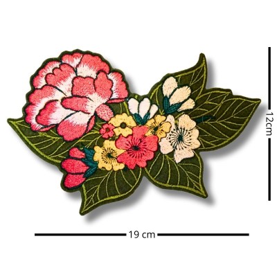 Accesorio Bordado – Diseño de Flores y Hojas